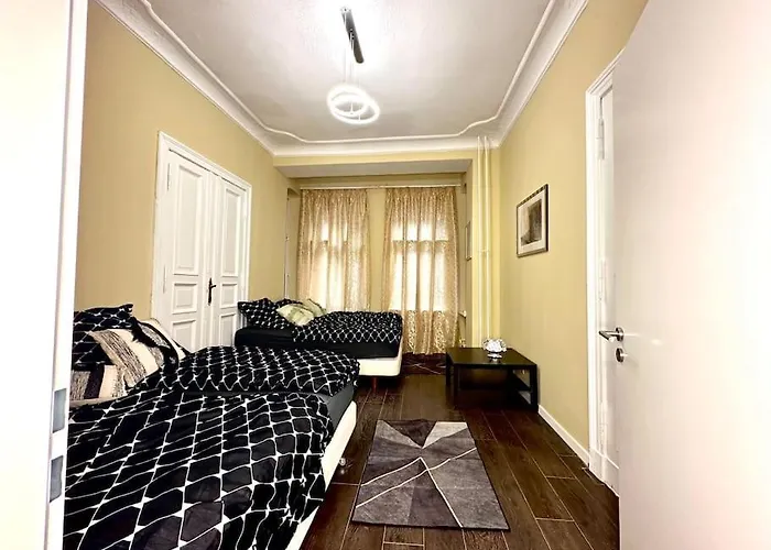 Schoenes Grosses Apartment Im Zentrum Berlins